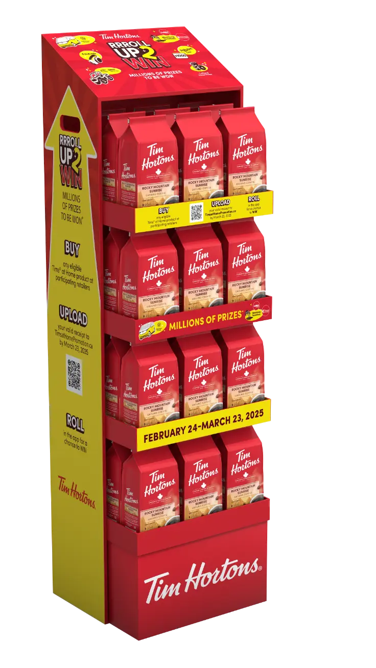Un présentoir promotionnel Tim Hortons pour la campagne « Roll Up to Win » avec des produits de café.